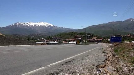 Yüzen adaların bir kısmı kıyıya yaklaştı