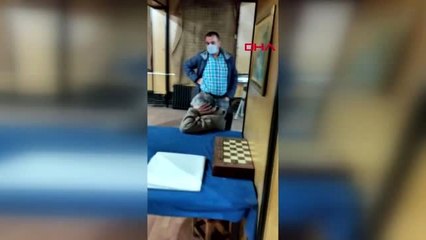 FATİH'TE MÜHÜRLÜ KAHVEHANEDE KUMAR OYNAYAN MASKELİ 12 KİŞİYE 41 BİN 800 LİRA CEZA