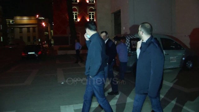 Ora News - Gjobitet për herë të dytë Lulzim Basha, 30 masa administrative te Teatri Kombëtar