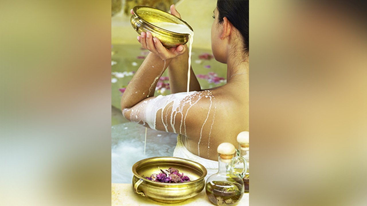 गधी के दूध से नहाती थी राजकुमारी Cleopatra, जानें Cleopatra के अनोखे Beauty Secret | Boldsky