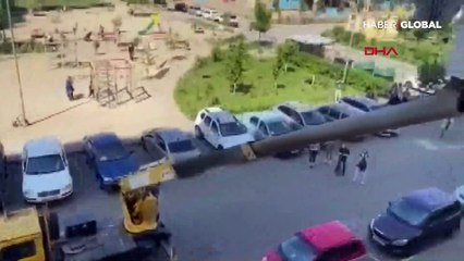 Balkonda sıra dışı nikah görenleri şaşırttı