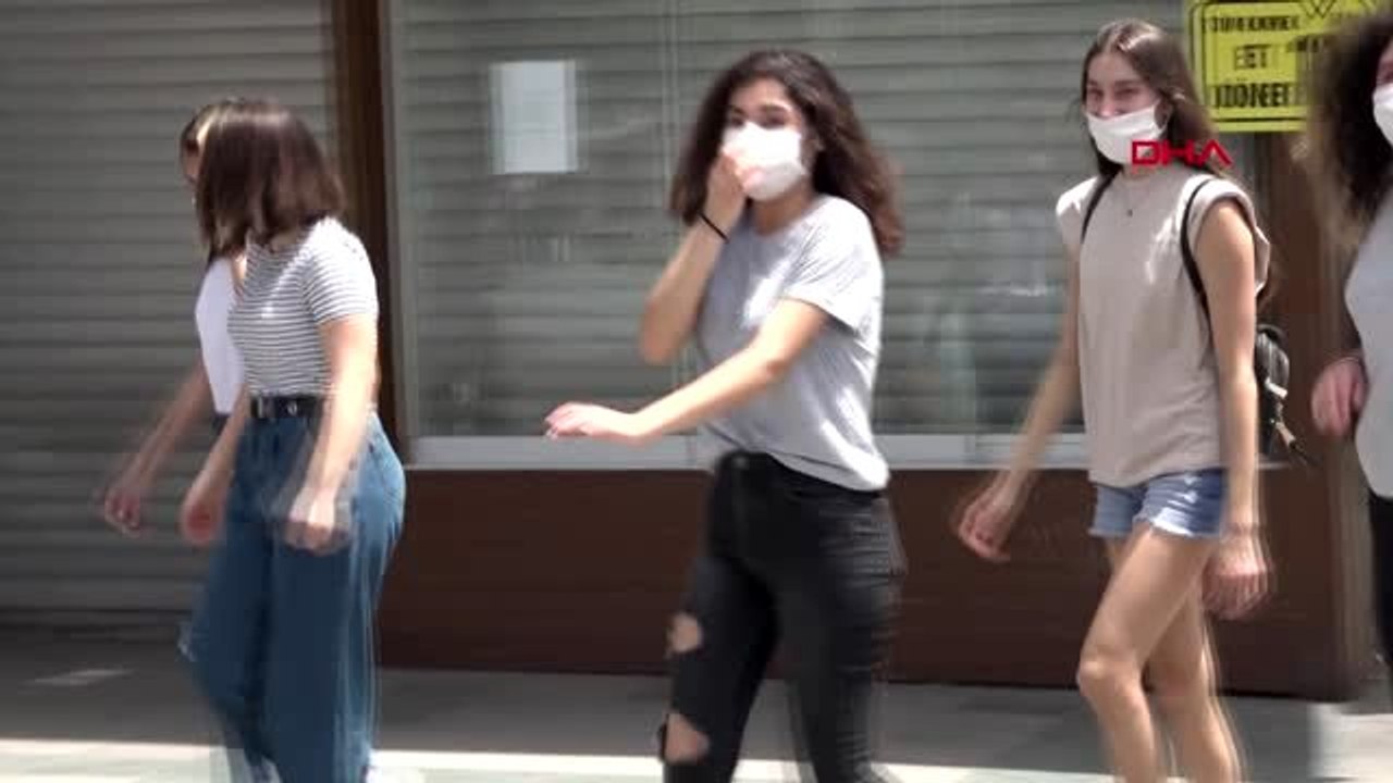 20 yaş arası gençler sokağa akın etti