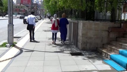 Dışarı çıkan 15-20 yaş grubundaki gençler YKS'ye hazırlık yaptı - MUŞ