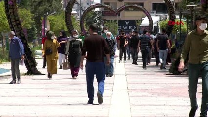 20 yaş arası gençler sokaklara çıktı