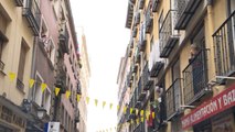 Los vecinos de La Latina celebran San Isidro desde sus balcones