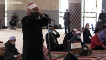 شاهد: إعادة فتح بعض مساجد ماليزيا بعد شهرين من الإغلاق