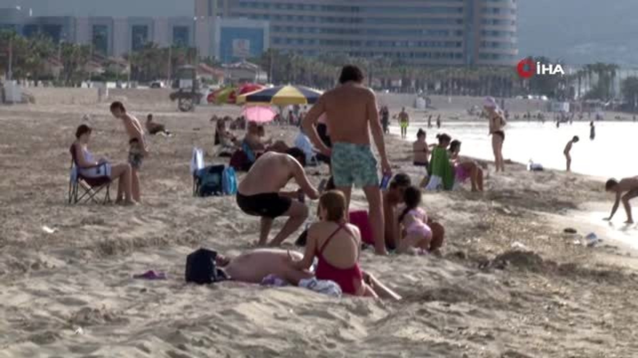 Çeşme'de kısıtlama öncesi deniz keyfi