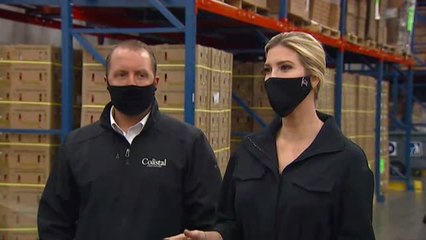 Ivanka Trump reaparece con mascarilla para visitar un almacén de alimentos