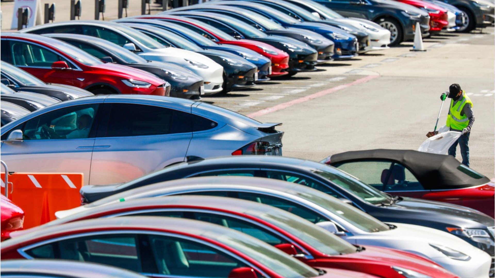 ⁣Police Visit Tesla Factory