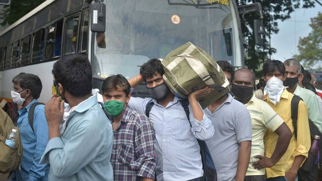 Lockdown: Bus drivers dropping laborers on state borders