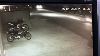 Vídeo mostra veículo 'Siena' provocando acidente e fugindo no Bairro São Cristóvão