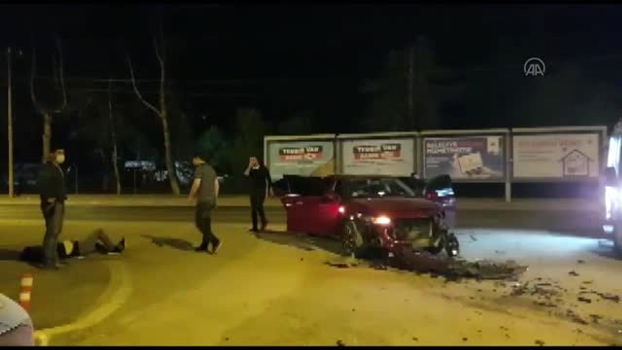 Kovalamaca sırasında şüphelinin otomobiliyle çarpışan polis aracındaki komiser yardımcısı yaralandı...