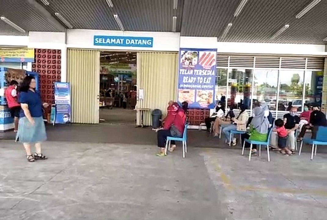 Suasana Pusat Belanja IndoGrosir di Sawangan Depok