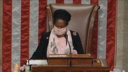 Demócratas aprueban rescate de 3 billones y voto remoto para la Cámara Baja