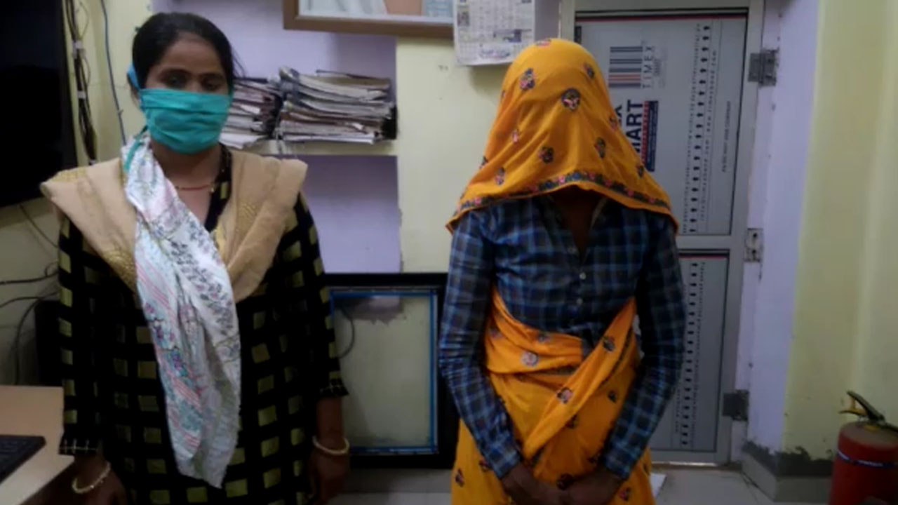 नाबालिग देवर से इश्क लड़ा रही थी भाभी, पति को पता चला तो शराब पिलाकर कुएं में डाला