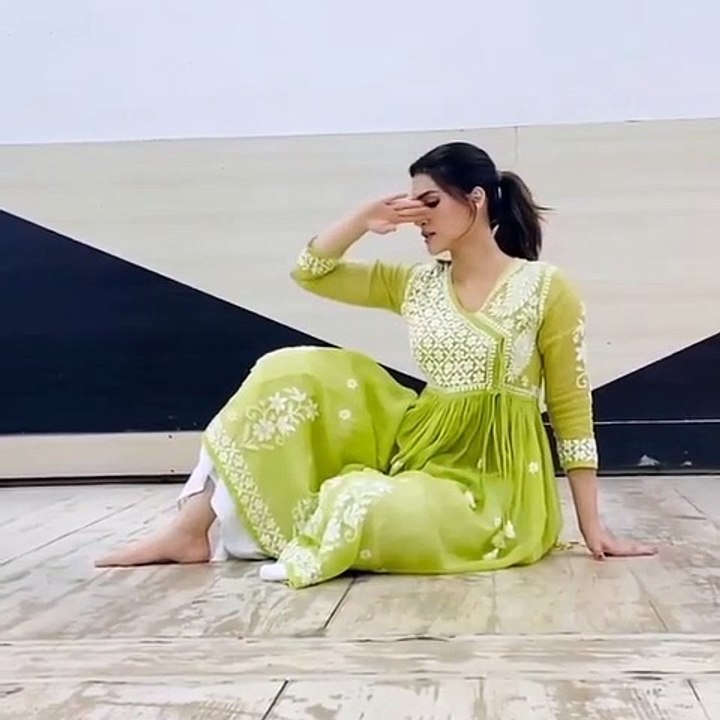 Kriti sanon Dance video