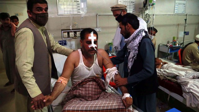 خليل زاد.. على الأطراف الأفغانية خفض العنف وتسريع إطلاق سراح الأسرى