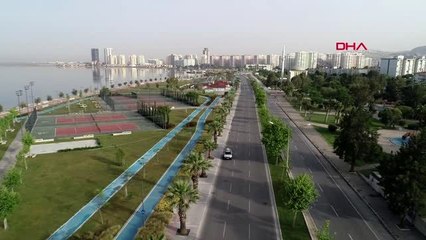 İZMİR Kısıtlamanın ilk gününde İzmir'de caddeler ve sokaklar boşaldı