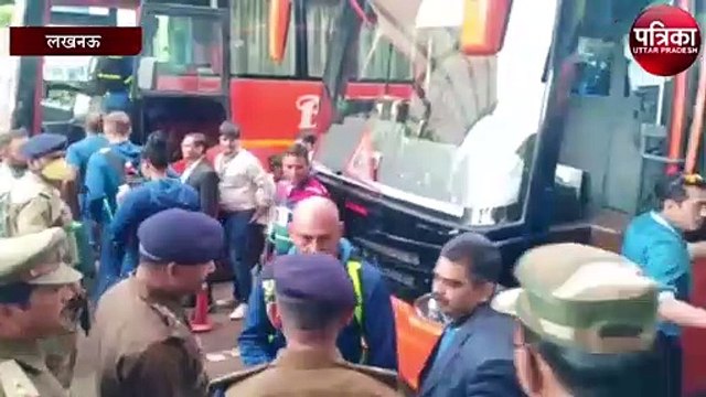 India Vs South Africa Cricket मैच को लेकर टीम Amausi Airport पहुंची