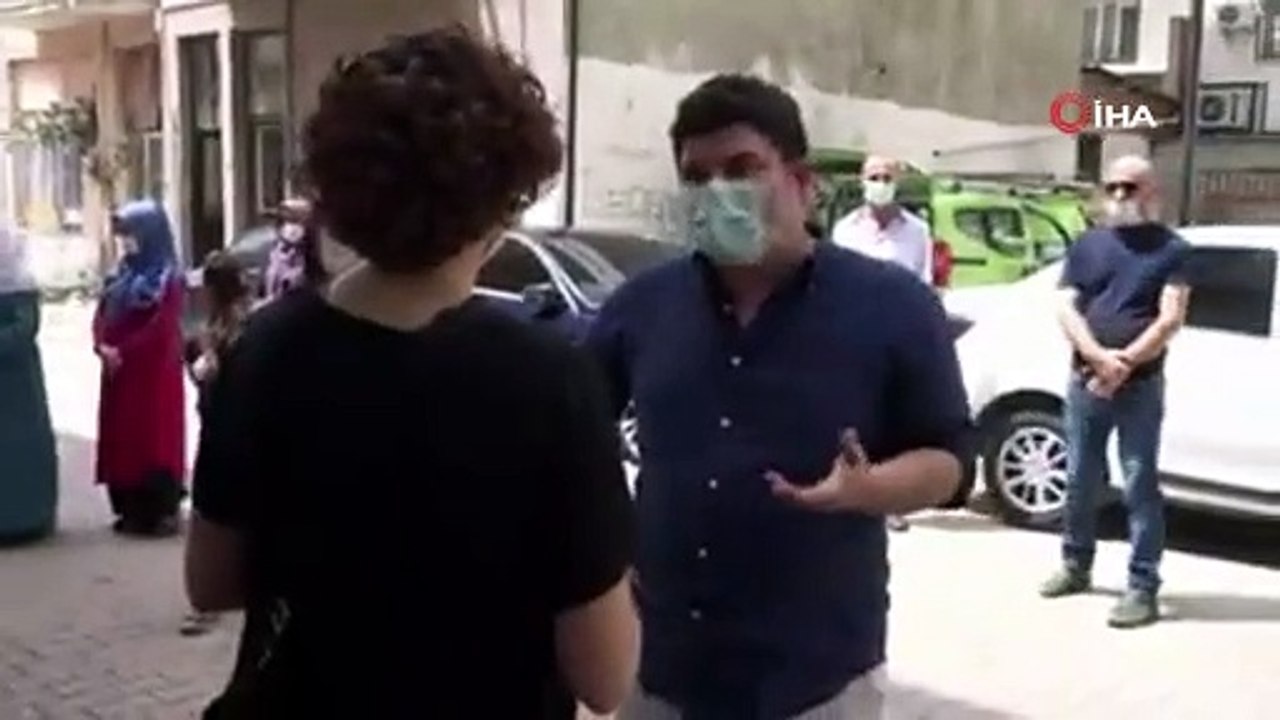 Belediye başkanı, üniversiteye hazırlanan öğrenciye kendi bilgisayarını verdi