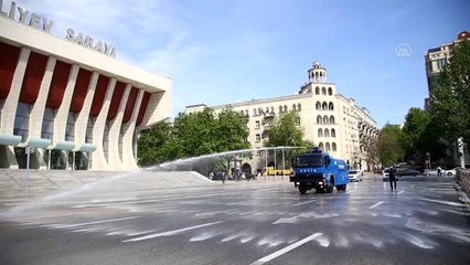 Azerbaycan'da sokaklar dezenfekte edildi