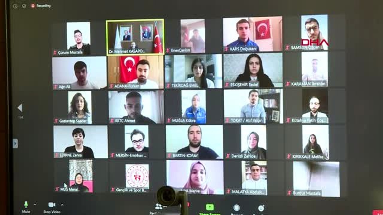 Bakan Kasapoğlu Gençlik Haftası'nda temsilci gençlerle bir araya geldi-1
