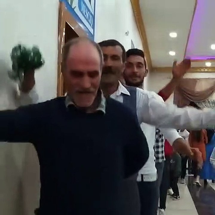 Dayılar halay başını salladı ! Ağrı'nın Doğubayazıt ilçesinde süper halay - Son Dakika 04