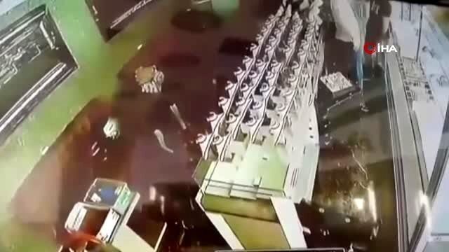 Eli silahlı ve maskeli soyguncular kuyumcuyu böyle soydular