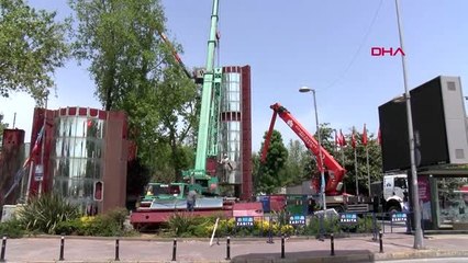 BEŞİKTAŞ MEYDANI'NDAKİ ATATÜRK ANITI KALDIRILIYOR