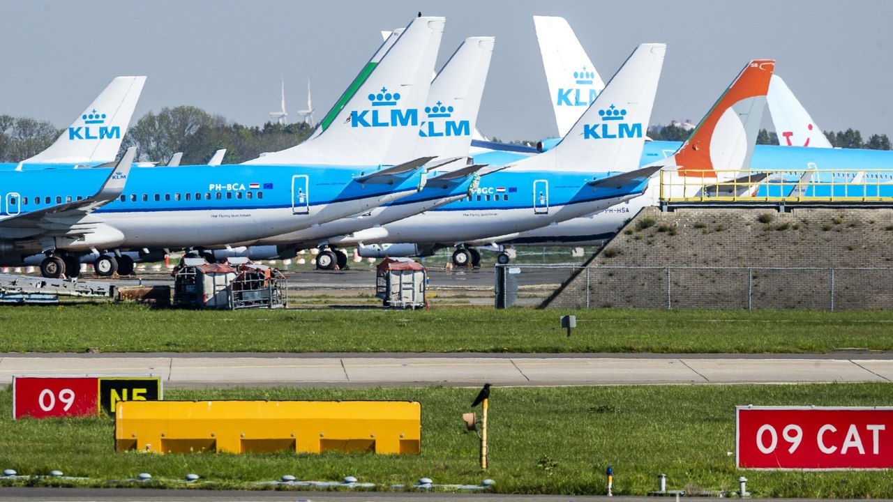 Netherlands: Climate activists protest Schiphol airport expansion