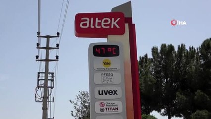 Adana'da hava sıcaklığı 47 dereceye ulaşınca sokaklar boş kaldı