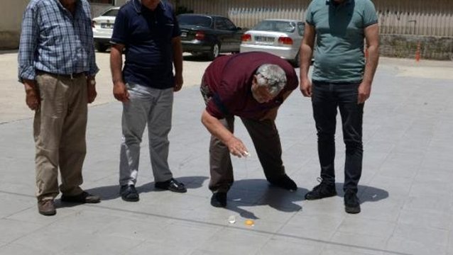 Adana yanıyor! Gölgede sıcaklık 41 dereceye ulaşınca asfaltta yumurta pişirdi