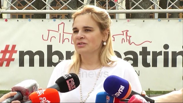 Ora News - Pas Bashës gjobitet edhe Kryemadhi për qëndrim te Teatri Kombëtar