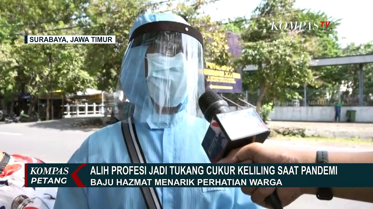 Unik! Tukang Cukur Keliling Dadakan yang Pakai APD