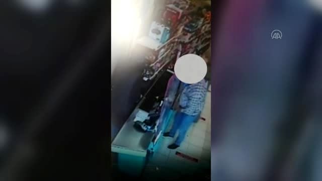 Marketlerden tırnakçılık yöntemiyle hırsızlık yapan baba ile oğlu yakalandı