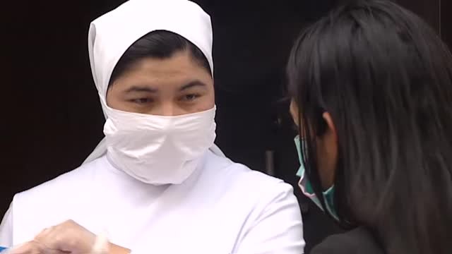 Las redes vecinales alimentan a más de 5.800 familias en Madrid