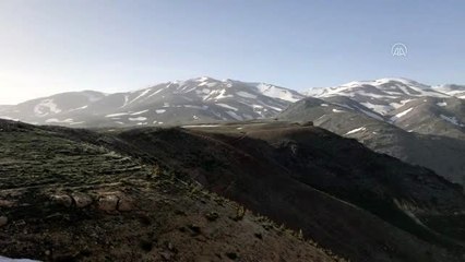 Sıcak hava Toros Dağları'nın karını eritti