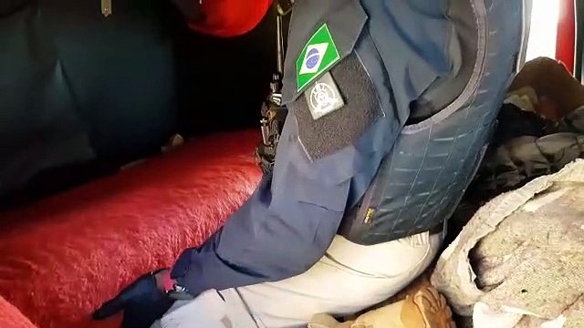 PRF apreende caminhão com imigrantes ilegais e mercadorias contrabandeadas
