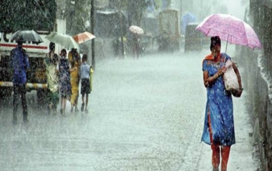 NN Special: Heavy rain in Mumbai, trains runnin...
