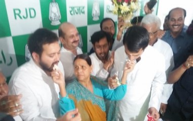 Tej Pratap, Tejashwi celebrate Lalu Yadav's birthday amid rumours of rift