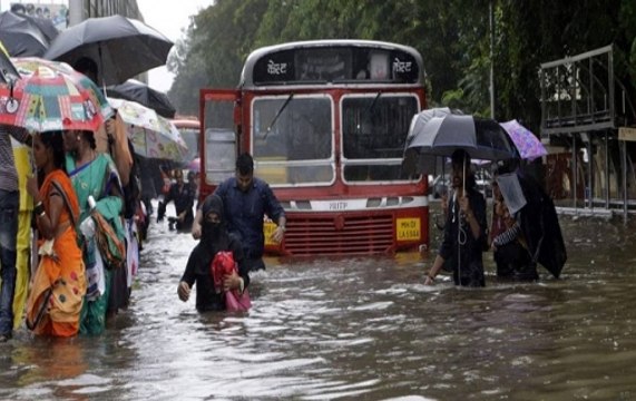 Heavy rain brings Mumbai to a halt, streets water logged, flights delayed