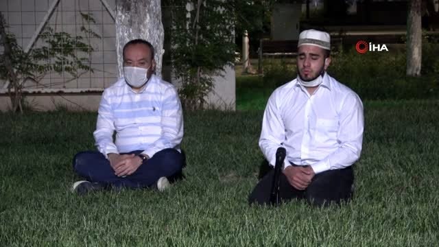 Kadir Gecesinde eller bu kez açık havada semaya kalktı