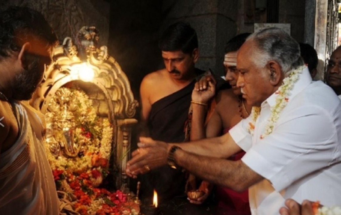 Karnataka Verdict: BJP leader Yeddyurappa seeks blessings from temple priest