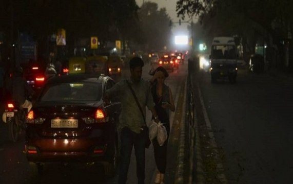 Thunderstorm updates: Massive dust storm hits Delhi-NCR; death toll rises to 53 in north India