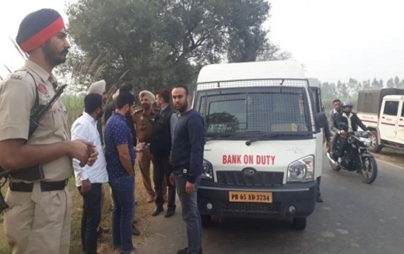 Delhi: Bike-borne assailants kill bank officials, loot Rs 12 lakh from cash van