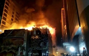 下载视频: At least 18 dead in China karaoke lounge fire; arson suspected