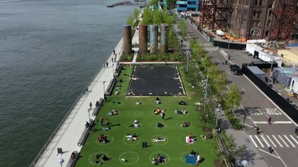 New York Domino Park'a sosyal mesafe çemberi çizildi