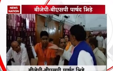 Download Video: Meerut: BJP-BSP councillors get into scuffle during Nagar Nigam meeting