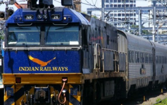 Miscreants vandalise window glasses of Patna-Kolkata Express train, loot passengers