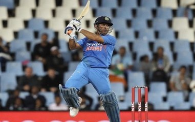 Stadium: MS Dhoni loses his cool over Manish Pandey for losing focus